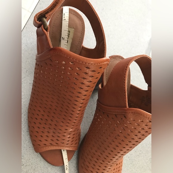 Steve Madden Sandals 3” Heel - Picture 7 of 7